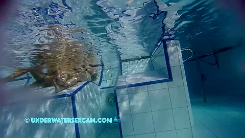This Is What Huge Tits Look Like When They Are In The Water