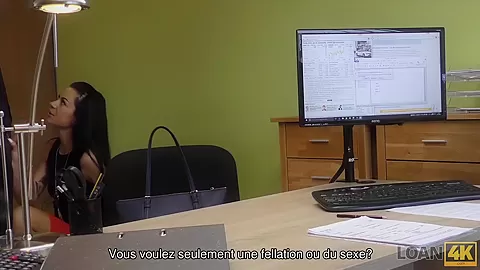 LOAN4K. Maigre brune passe devant un vrai casting sexuel a une agence de credit