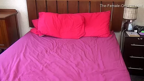 The Female Orgasm: Bootylious' Little Squirting Orgasm