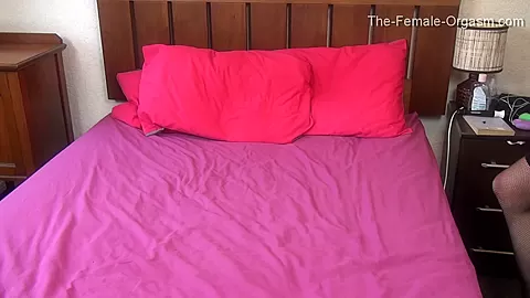 The Female Orgasm: Bootylious' Little Squirting Orgasm