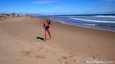 Big ass bikini amateurs playing beach tennis