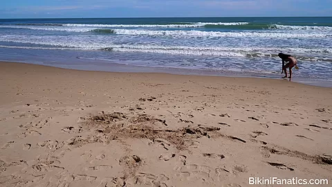 Big ass bikini amateurs playing beach tennis