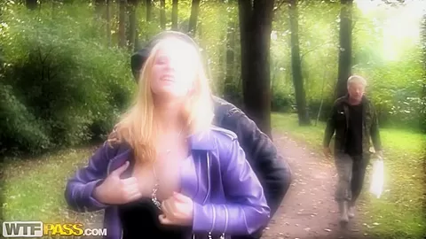 Dirty-minded blonde chick fucked in the park