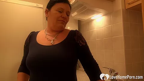 Cute mature woman got naked and masturbated passionately