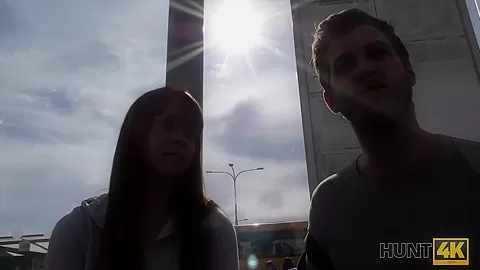 HUNT4K. Povero ragazzo dovrebbe guardare come la sua ragazza scopa sconosciuto
