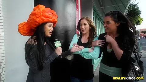 Sexy games with pretty babes in costumes
