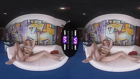 Mischell in Hottie Entertains Dude With Blowjob - TMWVRNET
