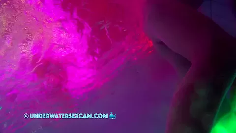 This Model Teen 18+ Learns To Masturbate With The Jet Stream