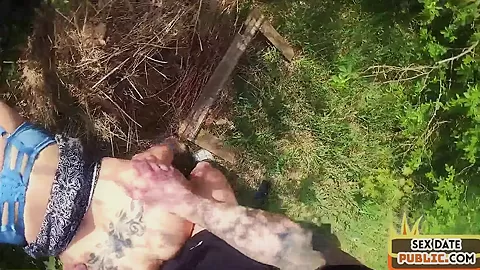 Real outdoor blowjob with pickedup skank
