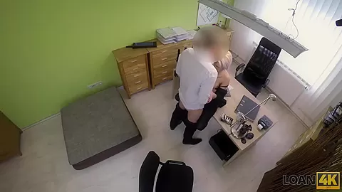 LOAN4K. Extravagante Schlampe nutzt ihre Sexualität, um ihr Geschäft zu entwickeln
