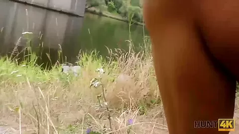 HUNT4K. Guy ha bisogno di soldi quindi perché permette a un estraneo di scopare il suo simpatico GF