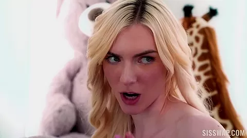 A Daring Sleepover Porn - SisSwap