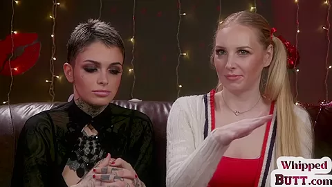 Inked lezdom whips feet of blindfolded GF after casting