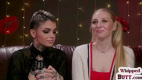 Inked lezdom whips feet of blindfolded GF after casting