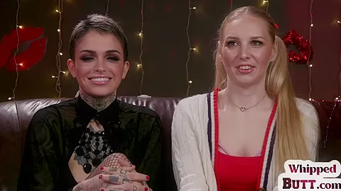 Inked lezdom whips feet of blindfolded GF after casting