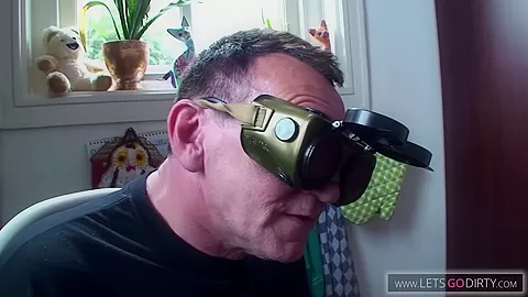 Cuckhold, Papa schaut Stieftochter beim Ficken zu