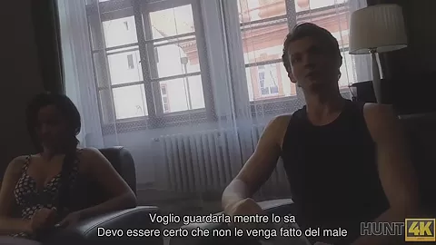 HUNT4K. Chick accetta il sesso per soldi anche di fronte al fidanzato