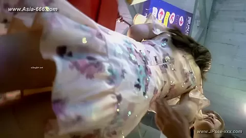 peeping chinese amateur upskirt.172