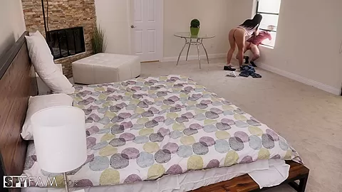 Horny Stepsis Takes Advantage Of Her Mischievous Stepbro - SpyFam