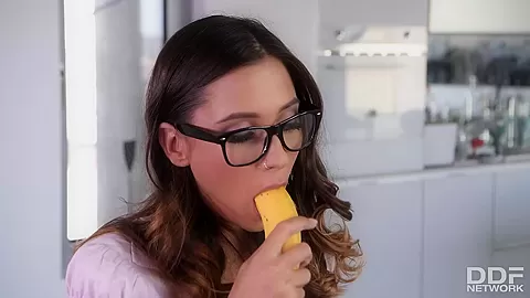 Delicious Dick Sucking - PornWorld