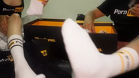 Pareja Caliente Celebra Los 25k De Suscriptores En Mas Unboxing Celebramos Follando!