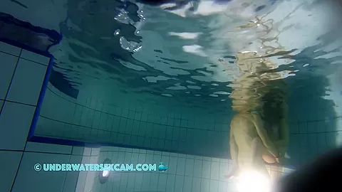 They Have Sex Underwater While Other People Watch