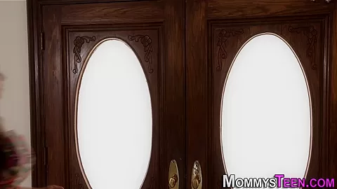 Busty stepmom fingers vag