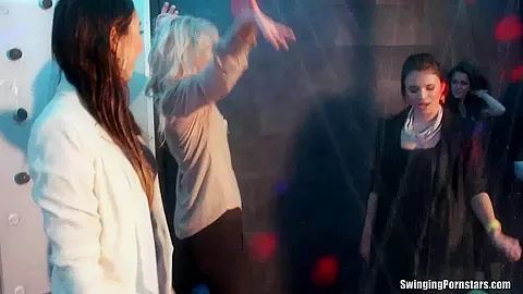 Wet party lesbians fingering quims