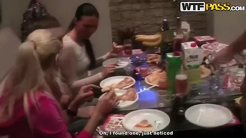 Look at the beginning of this amateur group sex