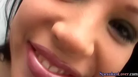 Curvy speculum babe spreading pussy after toying clit