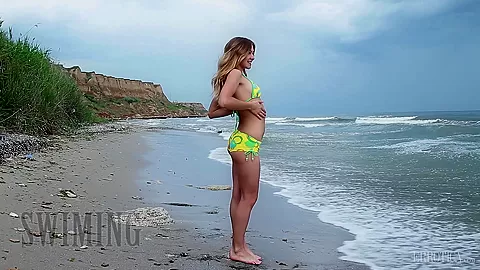 Swimming - Kaleesy - Errotica-Archives