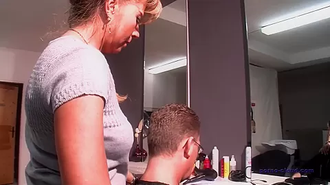Milfs hairsaloon service