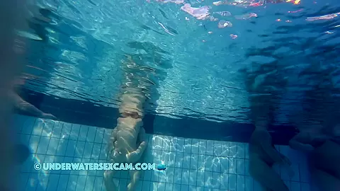 Hot! Couple Starts Underwater Sex