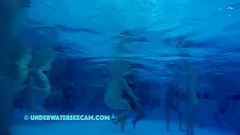 Hot! Couple Starts Underwater Sex
