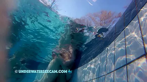Hot! Couple Starts Underwater Sex