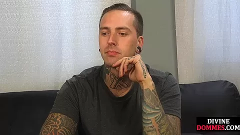 Femdom MILF demands intensive pussyeating after casting