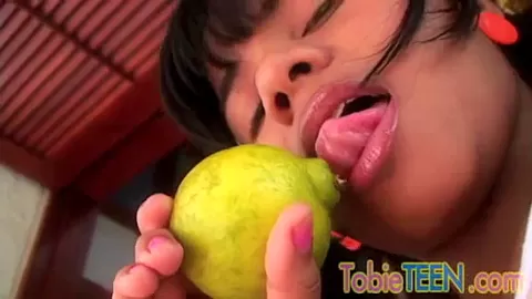 Tobie teen 18+ Fingering pussy Outdoor