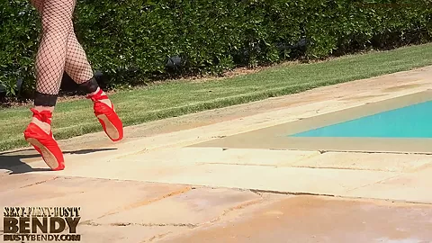 Lady Outdoor In Red Sexy Outfit - Watch4Fetish