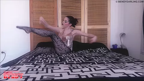 Sexy Girl With Long Legs - Watch4Fetish