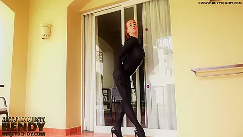 Flexible Ketrin In Zentai Und High Heels - Watch4Fetish