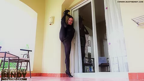 Flexible Ketrin In Zentai Und High Heels - Watch4Fetish