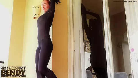 Flexible Ketrin In Zentai Und High Heels - Watch4Fetish