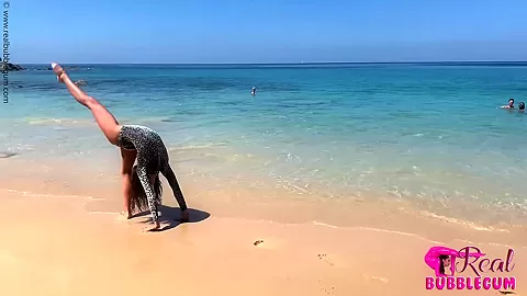 Flexilbe Girl In Zentai Bodysuit - Watch4Fetish