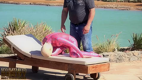Flexible Puppet In Rubber - Watch4Fetish