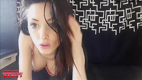 Flexible Girl On Webcam - Watch4Fetish