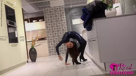Flexible Contortion In My Apartment - Watch4Fetish