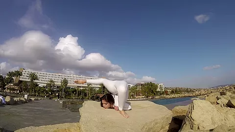 Elegnant Contortionist In White Spandex - Watch4Fetish