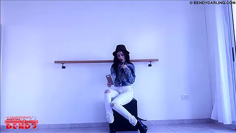 Beautiful Flexi Girl With High Heels - Watch4Fetish