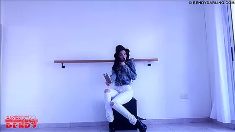 Beautiful Flexi Girl With High Heels - Watch4Fetish