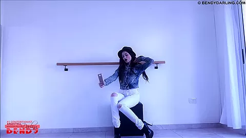 Beautiful Flexi Girl With High Heels - Watch4Fetish